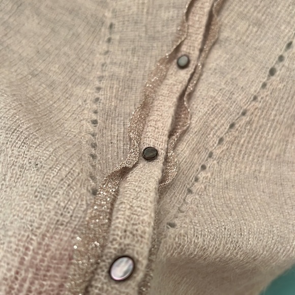 Dainty Taupe Cropped Cardigan with Opalescent Buttons, size S/M - Picture 4 of 6